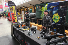 Exposição "Exemplos que Arrastam" da PMPR chega ao Shopping Estação