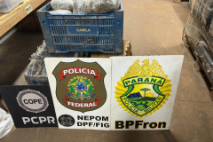 Durante patrulhamento em uma região conhecida pelo tráfico de drogas próxima a cidade de Foz do Iguaçu, equipes policiais avistaram uma movimentação suspeita. Após uma aproximação tática e buscas no local, foram encontrados os entorpecentes.