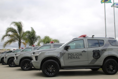 Governo entrega 17 novas viaturas para reforçar atuação das polícias Científica e Penal