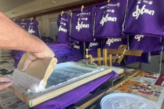 Mais de 5 mil sacochilas produzidas no sistema prisional são entregues na UnioXP