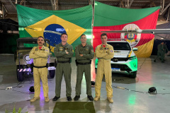 Militares do Paraná recebem medalhas por salvamentos no Rio Grande do Sul em 2024