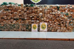 PMPR apreende 751 quilos de maconha em fundo falso de caminhão em Francisco Beltrão