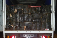 PMPR apreende caminhão com cigarros contrabandeados em Rolândia; prejuízo é de R$ 3 mlhões