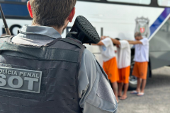 Polícia Penal do Paraná realiza transferências de 134 custodiados para reforço da segurança no litoral