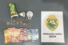 PMPR apreende lâmpada com pedras de crack e prende dois homens por tráfico em Guaratuba