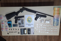 PMPR prende homem por tráfico de drogas e apreende armas em Shangri-lá, em Pontal do Paraná