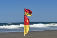 Bombeiros alertam banhistas para atenção às bandeiras de sinalização das áreas seguras para banho no litoral