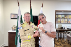 Corpo de Bombeiros recebe visita de sargento promovido por ato de bravura