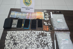 PMPR prende cinco homens por tráfico de drogas em Matinhos