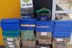 PM apreende 505 kg de maconha na PR-317, em Floresta, na região Norte