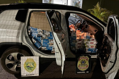 PMPR e PF apreendem veículo roubado com 2 mil pacotes de cigarros contrabandeados em Cascavel