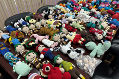 Amigurumis feitos por custodiados das unidades penais serão distribuídos às mulheres em dia de conscientização de combate à violência