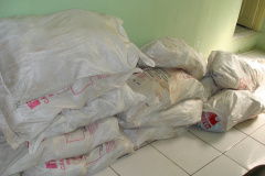 Representante comercial é preso com carga saqueada de caminhão tombado