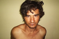 Quem reconhecer o rapaz pode entrar em contato com a delegacia pelos telefones, (43) 3235-1202 e (43) 3235-1955.