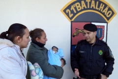 Recém-nascido é socorrido por policiais militares em Francisco Beltrão