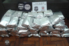 Polícia apreende caminhão com 60 quilos de agrotóxicos

