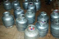 Policiais militares apreendem objetos sem comprovação de origem e conduzem oito pessoas à delegacia em Umuarama