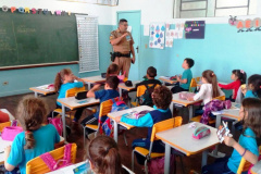 PM promove concurso cultural com estudantes em Carambeí