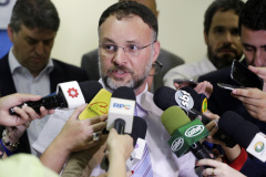 Secretário da Segurança Pública, Wagner Mesquita, durante coletiva de imprensa sobre a morte do estudante na Escola Estadual Santa Felicidade.Curitiba, 24/10/2016.Foto: Arnaldo Alves/ANPr