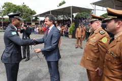 Governador Beto Richa, acompanhado do secretário da Segurança Pública,Wagner Mesquita; do comandante geral da Polícia Militar, coronel Maurício Tortato; do comandante da Academia Policial Militar do Guatupê, tenente coronel Mauro Celso Monteiro, participa da formatura de novos oficiais da Polícia Militar do Paraná.São José dos Pinhais, 16/12/2016.Foto: Orlando Kissner/ANPr