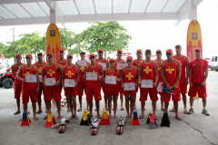 O 8º Grupamento de Bombeiros, de Matinhos, no litoral paranaense, promoveu nesta sexta-feira (03) a formatura de 17 guarda-vidas civis voluntários. Eles se dispuseram a aprender técnicas de salvamento e resgate no mar para auxiliar os bombeiros militares nas missões na praia durante o verão.Verão Paraná, 03/03/2017.Foto: Soldado Levi Junior