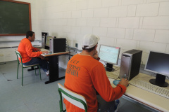 Mais de 200 detentos do Paraná participam de exames online da EJA