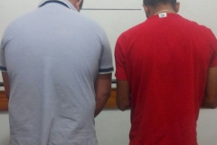 Dupla suspeita de roubo a residência é presa na região Oeste do Estado

