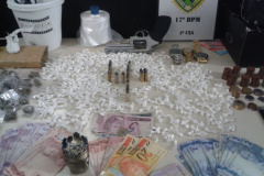 Em Fazenda Rio Grande, PM desmantela local utilizado para tráfico de drogas e encaminha sete envolvidos

