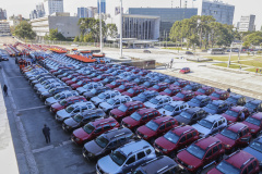 Governador Beto Richa entrega mais 177 viaturas para Polícia Civil e Corpo de Bombeiros. É o segundo lote de veículos repassado à Segurança Pública, como parte das 1.100 viaturas adquiridas pelo governo estadual. Também entregou à Defesa Civil do Paraná 30 viaturas e mais de 350 kits de salvamento e de busca e resgate. Curitiba, 11/07/2017.Foto: Arnaldo Alves/ANPr