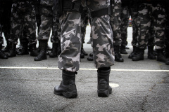 BOPE apreende explosivo, miguelitos e tornozeleira eletrônica no Cajuru, em Curitiba

