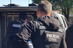 Falso policial é preso suspeito de roubo a residência nos Campos Gerais

