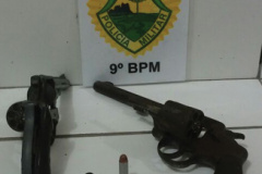 No Litoral do estado, PM recupera veículo, apreende revólveres e prende dupla com mandado em aberto

