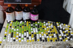 PM aborda ponto de tráfico de drogas e localiza colete balístico em Londrina (PR)

