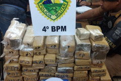 PM apreende mais de 37 quilos de maconha, dinheiro e balança de precisão em Maringá

