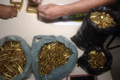 Trio é preso pela PM com quase 3 mil munições amarradas ao corpo em Foz do Iguaçu

