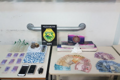 BOPE recupera veículo e apreende dinheiro, 5,4 quilos de cocaína, 782 comprimidos de ecstasy e maconha durante ações em Curitiba

