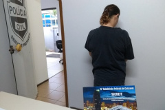 Mulher que se passava por servidora federal é presa por estelionato em Cascavel

