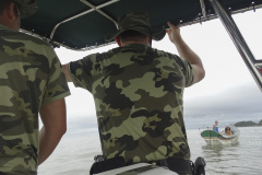 Redes para pesca irregular são apreendidas pelos policiais militares do Verão Paraná 2017/2018 em Antonina
