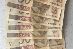 Homem abastece carro com dinheiro falso, mas acaba preso pouco tempo depois em Guaratuba
