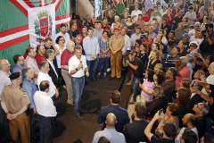 Governador Beto Richa e o prefeito Rafael Greca participam da celebração dos 325 anos de Curitiba no Mutirão da Cidadania no bairro Boa Vista. Participaram: secretário de Assuntos Estratégicos, Edgar Bueno, vice-prefeito de Curitiba, Eduardo Pimentel, deputados e vereadores.Curitiba, 02/03/2018.Foto: Arnaldo Alves/ANPr