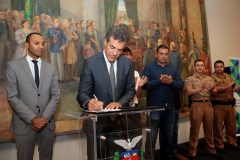 O governador Beto Richa assinou nesta quarta, (21), no Palácio Iguaçu, protocolo para a implantação do Rede Jovem nos municípios de Tunas do Paraná e Cerro Azul. Curitiba,21/03/2018 Foto:Jaelson Lucas / ANPr