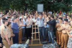 O Colégio da Polícia Militar em Londrina, que abriga 362 alunos, foi inaugurado oficialmente pelo governador Beto Richa nesta quarta-feira (04), em solenidade com a presença de comandantes da corporação, alunos, pais e a comunidade