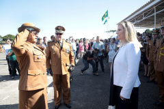 A governadora Cida Borghetti presidiu nesta quarta-feira (11) a solenidade em que a coronel Audilene Rosa de Paula Dias Rocha assumiu o comando-geral da Polícia Militar do Paraná. Ela substitui ao coronel Maurício Tortato e é a primeira mulher a assumir essa função. A solenidade aconteceu na Academia Policial Militar do Guatupê, em São José dos Pinhais. Curitiba.11/04/2018 Foto:Jaelson Lucas / ANPr