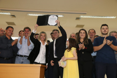 Cascavel, no Oeste do Paraná, receberá reforço na segurança com a instalação de mais uma Unidade Paraná Seguro (UPS), a segunda do município. O anúncio foi feito nesta quinta-feira (03) pela governadora Cida Borghetti, na mesma solenidade em que reconduziu o delegado Júlio Reis ao cargo de secretário da Segurança Pública do Paraná.Cascavel, 03/05/2018.Foto: Orlando Kissner/ANPr