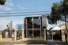 A governadora Cida Borghetti inaugurou nesta sexta-feira (4), em Maringá, as novas instalações do 3º Comando Regional da PM (3º CRPM), que atende cerca de 1,5 milhão de pessoas de 116 municípios. Na mesma solenidade, ela entregou a nova capela da Unicesumar. Secretários de Estado, o prefeito de Maringá, Ulisses Maia, e deputados federais estiveram presentes. Maringá,04/05/2018 Foto:Jaelson Lucas / ANPr