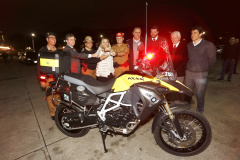 A governadora Cida Borghetti, assina autorização para licitação de compra de 30 motos para a Polícia Rodoviária Estadual e o lançamento do Programa Bateu. Na oportunidade entregou 8 motos para a Polícia Rodoviária do Paraná. Presentes: secretário de Segurança, del. Julio Reis, de Infraestrutura e Logística, Abelardo Lupion e a comandante-Geral da PMPr, cel Audilene, entre outros.Curitiba, 05-06-18.Foto: Arnaldo Alves / ANPr.