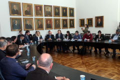 A governadora Cida Borghetti determinou o descongelamento da data-base dos 310 mil servidores do Poder Executivo - entre ativos, aposentados e pensionistas. O projeto de lei será encaminhado nesta segunda-feira (25) para a Assembleia Legislativa, propondo o reajuste de 1% a todos os funcionários do Estado.Curitiba, 25/06/2018.Foto: Orlando Kissner/ANPr