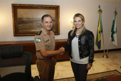 A governadora Cida Borghetti anunciou nesta quinta-feira (18) o novo comandante do Corpo de Bombeiros, o coronel Edmilson Barros. Barros era o subcomandante da corporação e assume no lugar do coronel Fábio Mariano de Oliveira. A passagem de comando será nesta sexta-feira (19), na sede da corporação, em Curitiba.  -  Curitiba, 18/10/2018  -  Foto: Jonas Oliveira/Governadoria