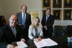 A governadora Cida Borghetti assinou nesta segunda-feira (26) convênio que prevê repasse de recursos mensais para a Associação de Proteção e Assistência aos Condenados (APAC), de Ivaiporã para que a entidade possa dar início as atividades de ressocialização dos presos do município.  -  Curitiba, 26/11/2018  -  Foto: Orlando Kissner/ANPr