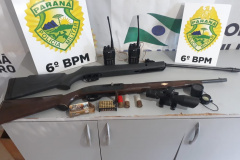 PM fecha rinha de galo e apreende armas de fogo em Cascavel, no Oeste do Paraná